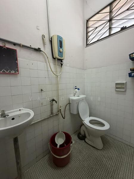 Rumah Teres 2-Tingkat untuk Dijual di Taman Johor Jaya (Johor Bahru) - Vanice Lee - Bathroom - PropertyGuru.com.my