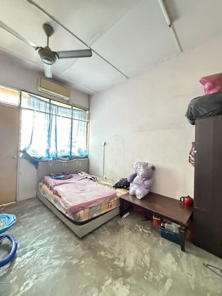 Rumah Teres 2-Tingkat untuk Dijual di Taman Johor Jaya (Johor Bahru) - Vanice Lee - Bedroom - PropertyGuru.com.my