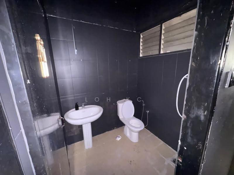 Kedai / Pejabat untuk Disewa di SS2 (Petaling Jaya) - Loh KC - Bathroom - PropertyGuru.com.my