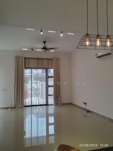 Rumah Teres 2-Tingkat untuk Disewa di Taman Eko Botanic (Gelang Patah) - Melinda Ee - Living Room - PropertyGuru.com.my