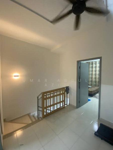 Rumah Teres 2-Tingkat untuk Dijual di Kuala Selangor (Selangor) - Umar Abdul Aziz - Corridor - PropertyGuru.com.my
