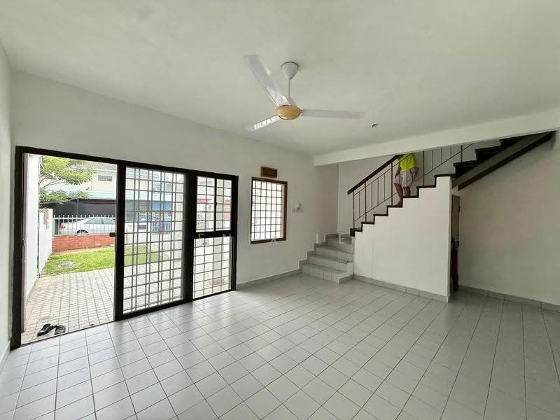 2-storey Terraced House for Sale in Usj 2 (Subang Jaya) - Kenix Lee - Living Room - PropertyGuru.com.my
