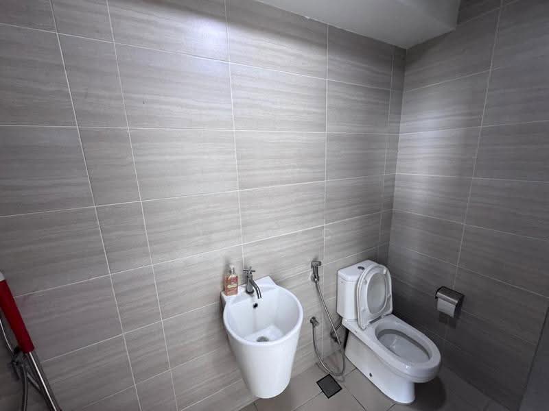 Pejabat untuk Disewa di Kampung Berembang (Ampang) - Loh KC - Bathroom - PropertyGuru.com.my