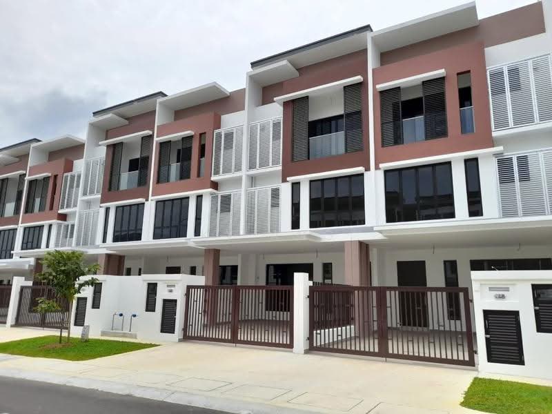 3-storey Terraced House for Sale in Shah Alam (Selangor) - KY Ang - Exterior - PropertyGuru.com.my