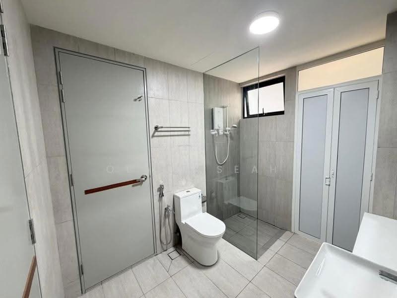 Kediaman Servis untuk Disewa di Emerald 9 - Obama Seah - Bathroom - PropertyGuru.com.my