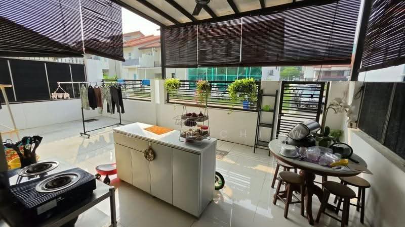 Rumah Teres untuk Dijual di Temasya Glenmarie (Glenmarie) - Samson Chiew - Balcony - PropertyGuru.com.my