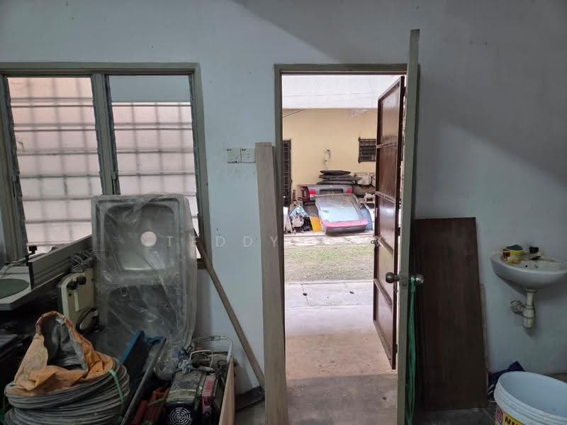 Kedai untuk Dijual di Pusat Bandar Putra Permai (Seri Kembangan) - Teddy Saw - Interior - PropertyGuru.com.my