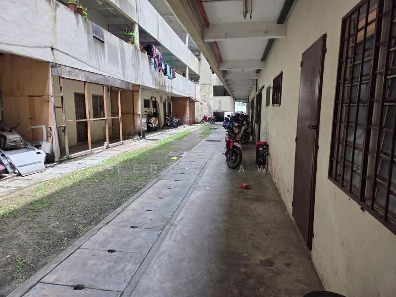 Kedai untuk Dijual di Pusat Bandar Putra Permai (Seri Kembangan) - Teddy Saw - Exterior - PropertyGuru.com.my