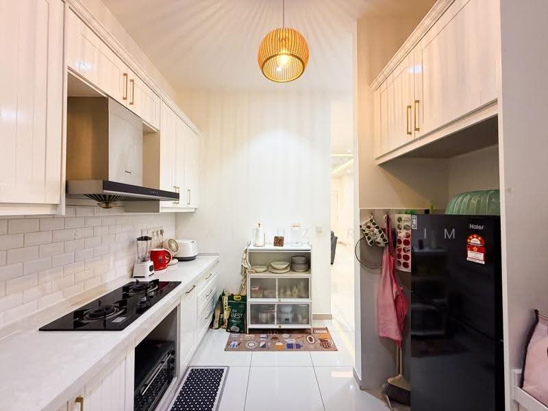 Rumah Teres 2-Tingkat untuk Dijual di Eco Grandeur (Puncak Alam) - Siti Fairuz Rahim - Kitchen - PropertyGuru.com.my
