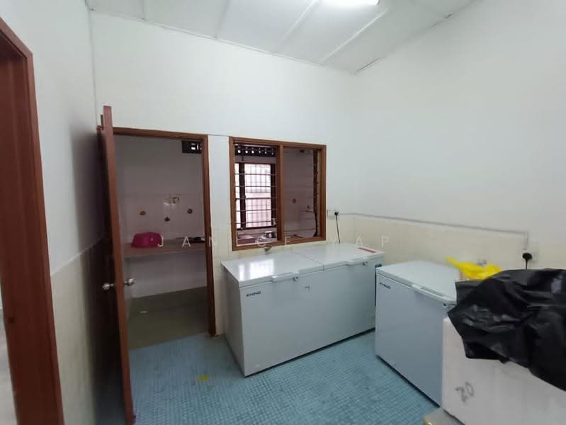 1-storey Terraced House for Sale in Taman Bukit Teratai (Ampang) - Janice Yap - Kitchen - PropertyGuru.com.my