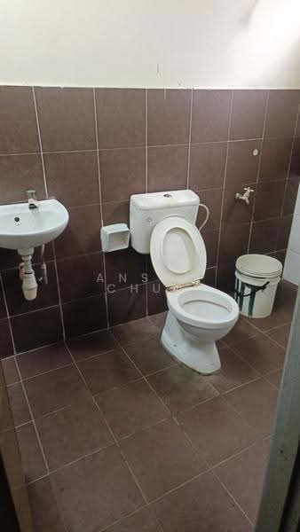 Shop / Office for Sale in Taman Bestari Indah (Ulu Tiram) - Anson Chua - Bathroom - PropertyGuru.com.my