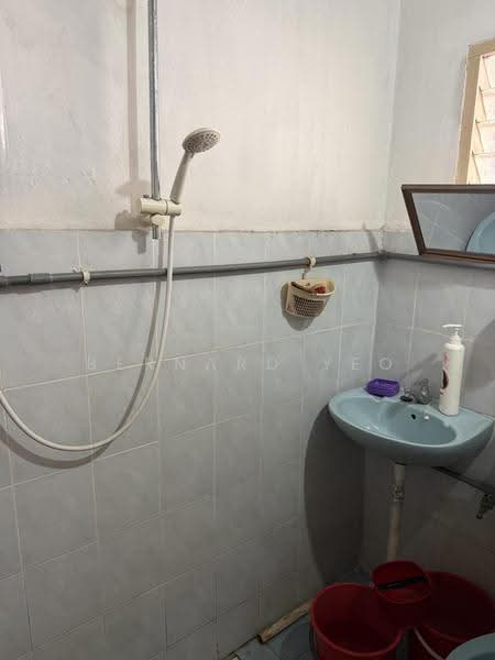 1-storey Terraced House for Sale in Seksyen 17 (Petaling Jaya) - Bernard Yeo - Bathroom - PropertyGuru.com.my