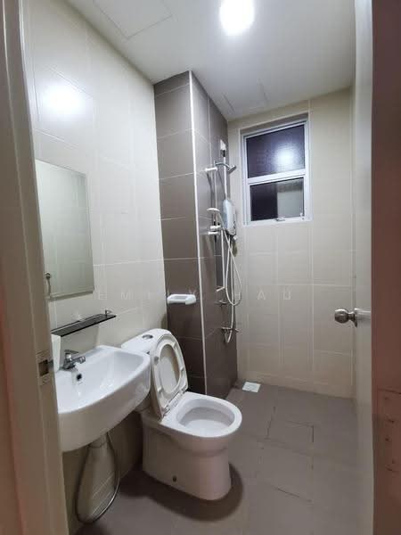 Pangsapuri untuk Disewa di Aliff Avenue (Dwi Alif) - Emily Hau - Bathroom - PropertyGuru.com.my