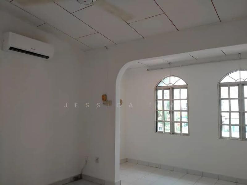 2-storey Terraced House for Sale in Taman Sungai Besi Indah (Seri Kembangan) - Jessica Lim - Living Room - PropertyGuru.com.my