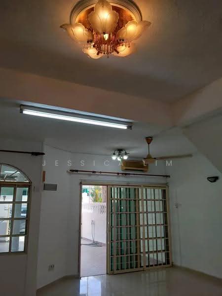 2-storey Terraced House for Sale in Taman Sungai Besi Indah (Seri Kembangan) - Jessica Lim - Living Room - PropertyGuru.com.my