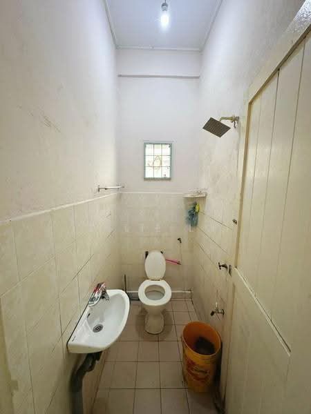 1-storey Terraced House for Sale in Batu Kawa (Kuching) - Leslie Loi - Bathroom - PropertyGuru.com.my