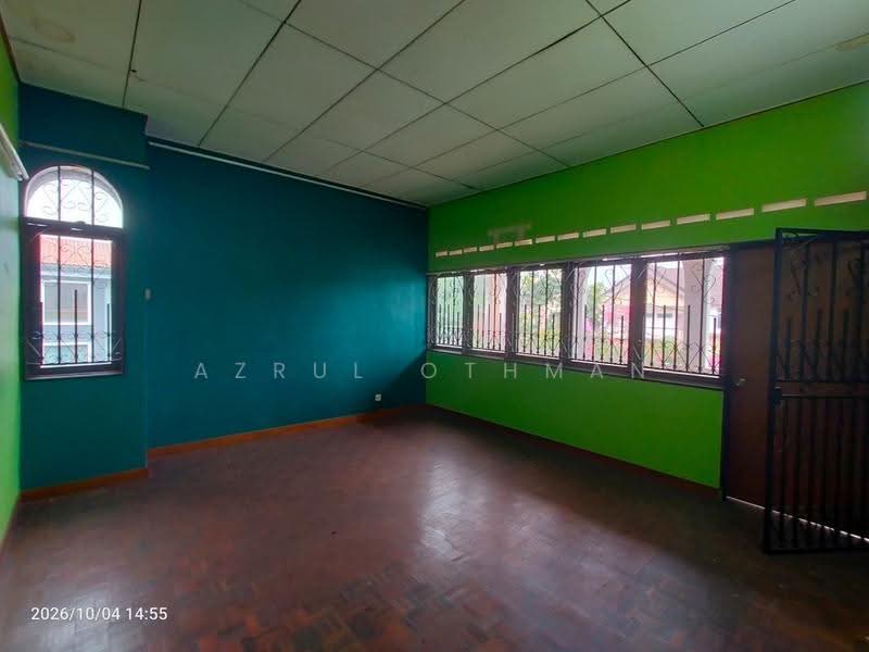 Bungalow House for Sale in Taman Guru Melayu (Seremban) - Azrul Othman - Living Room - PropertyGuru.com.my