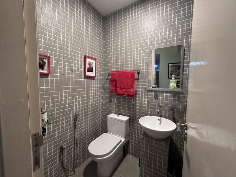 Kondominium untuk Dijual di Kiaramas Ayuria - Stann Low - Bathroom - PropertyGuru.com.my