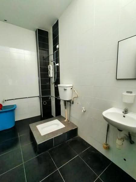 Semi-Detached House for Sale in Port Dickson (Negeri Sembilan) - Azrul Othman - Bathroom - PropertyGuru.com.my