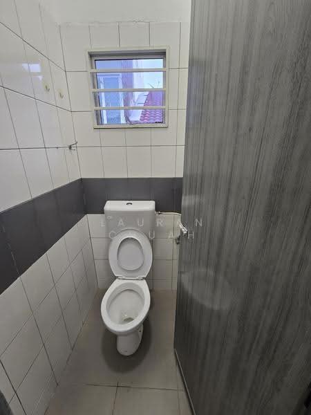 2-storey Terraced House for Rent in Seksyen 8 (Petaling Jaya) - Lauran Chuah - Bathroom - PropertyGuru.com.my