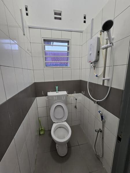 2-storey Terraced House for Rent in Seksyen 8 (Petaling Jaya) - Lauran Chuah - Bathroom - PropertyGuru.com.my