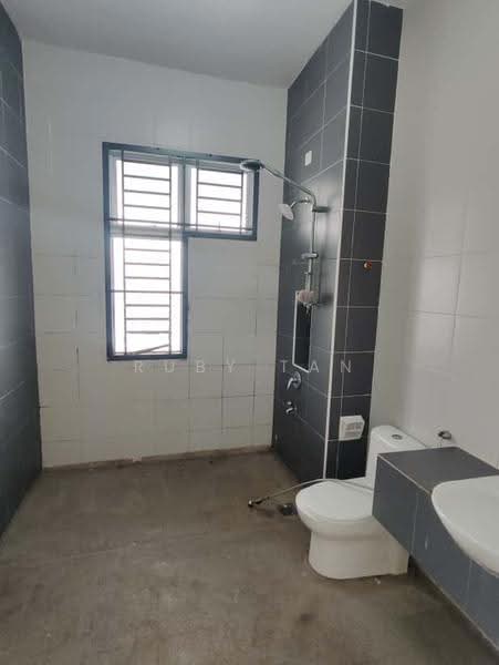 2-storey Terraced House for Sale in Bandar Putra Kulai (Kulai) - Ruby Tan - Bathroom - PropertyGuru.com.my