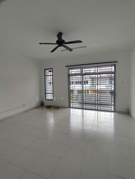 2-storey Terraced House for Sale in Bandar Putra Kulai (Kulai) - Ruby Tan - Living Room - PropertyGuru.com.my