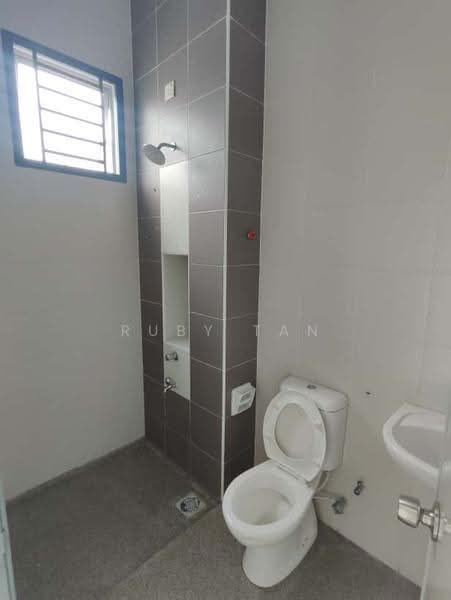 2-storey Terraced House for Sale in Bandar Putra Kulai (Kulai) - Ruby Tan - Bathroom - PropertyGuru.com.my