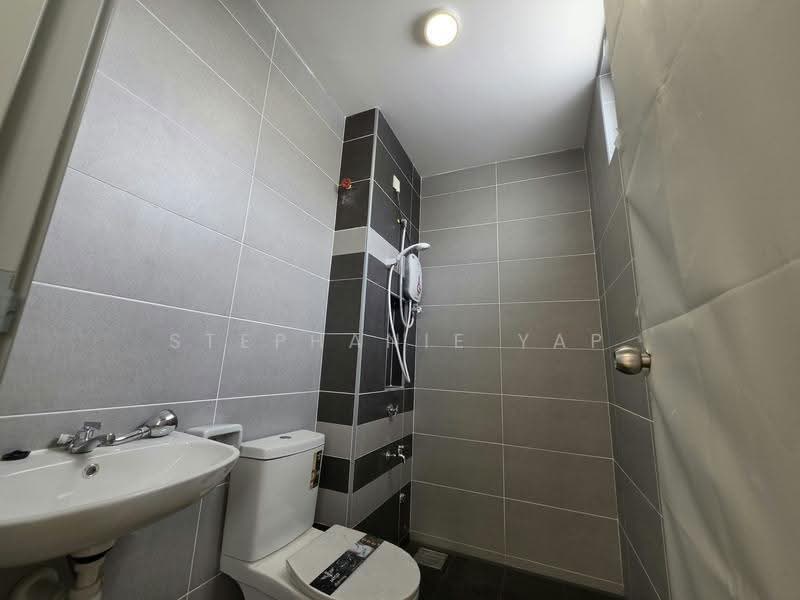 Rumah Teres untuk Disewa di Skudai (Johor) - Stephanie Yap - Bathroom - PropertyGuru.com.my