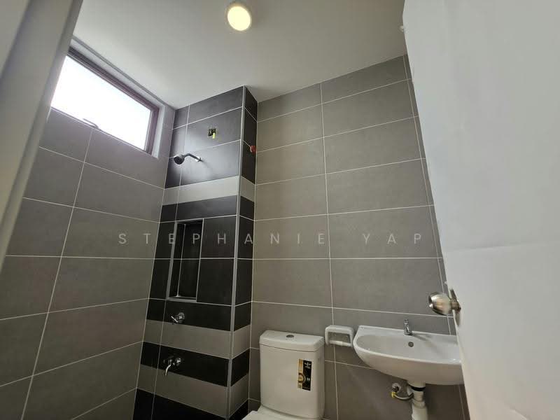 Rumah Teres untuk Disewa di Skudai (Johor) - Stephanie Yap - Bathroom - PropertyGuru.com.my