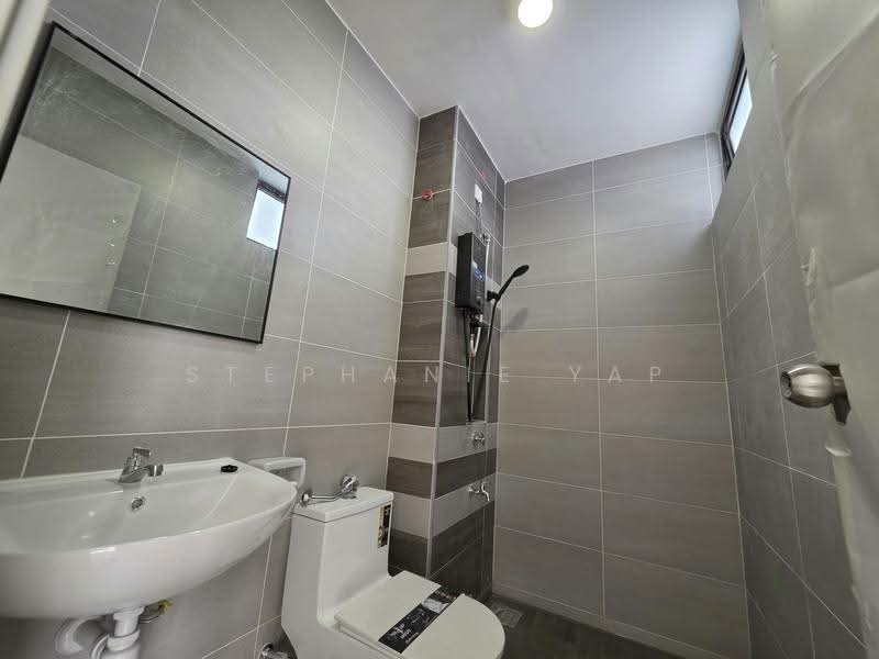 Rumah Teres untuk Disewa di Skudai (Johor) - Stephanie Yap - Bathroom - PropertyGuru.com.my