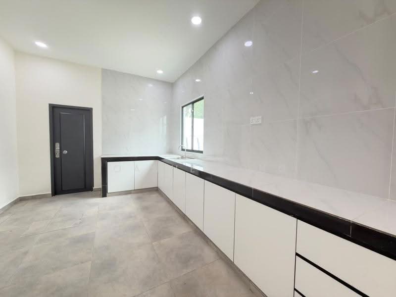 Rumah Berkembar untuk Dijual di Skudai (Johor) - Joanne Yong - Kitchen - PropertyGuru.com.my