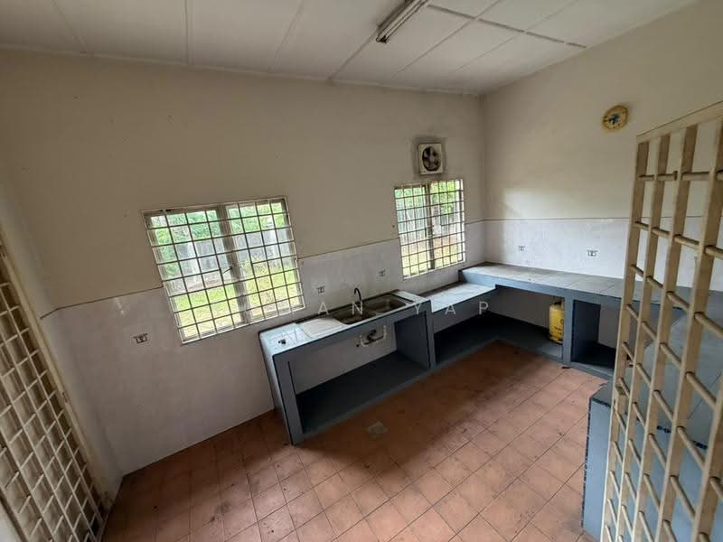Rumah Teres untuk Dijual di Bandar Country Homes (Rawang) - Roman Yap - Kitchen - PropertyGuru.com.my
