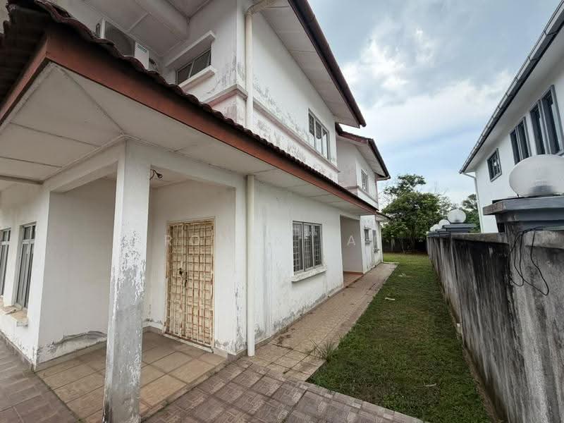 Rumah Teres untuk Dijual di Bandar Country Homes (Rawang) - Roman Yap - Exterior - PropertyGuru.com.my