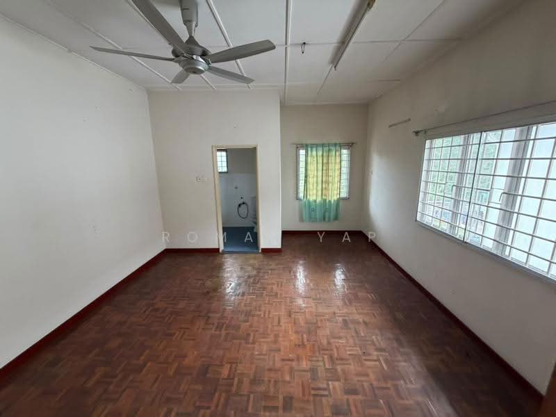 Rumah Teres untuk Dijual di Bandar Country Homes (Rawang) - Roman Yap - PropertyGuru.com.my
