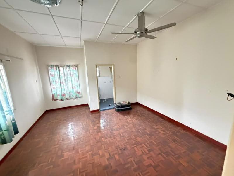 Rumah Teres untuk Dijual di Bandar Country Homes (Rawang) - Roman Yap - PropertyGuru.com.my