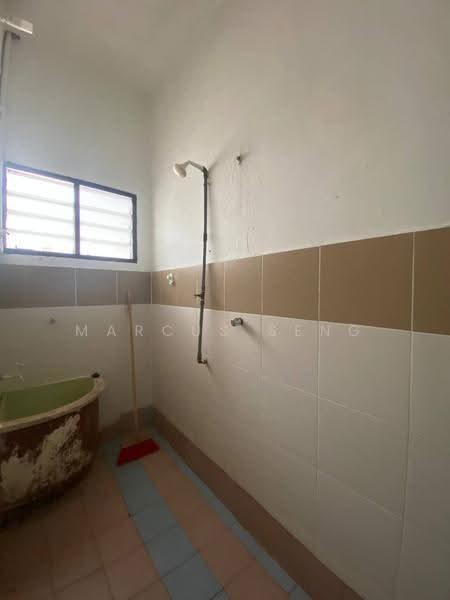 1-storey Terraced House for Sale in Taman Canning (Ipoh) - Marcus Seng - Bathroom - PropertyGuru.com.my