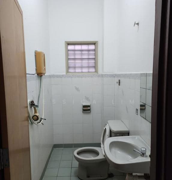 2-storey Terraced House for Sale in BANDAR PUCHONG JAYA (Puchong) - Jessica Lim - Bathroom - PropertyGuru.com.my