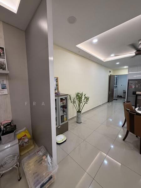 Kondominium untuk Dijual di Villa Crystal - Frankie Ong - Living Room - PropertyGuru.com.my