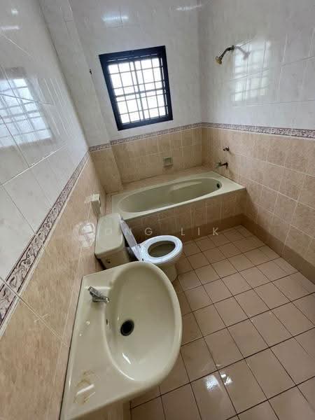 2-storey Terraced House for Sale in Taman Kulai Utama (Kulai) - Fong Lik - Bathroom - PropertyGuru.com.my