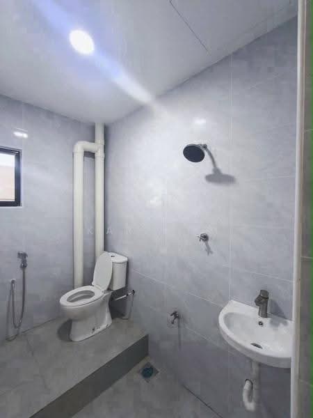 Rumah Flat untuk Dijual di Bandar Selesa Jaya - Karl Lim - Bathroom - PropertyGuru.com.my
