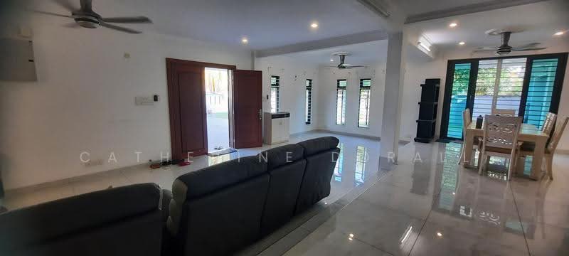 2-storey Terraced House for Sale in Bukit Jelutong (Shah Alam) - Catherine Dorall - Living Room - PropertyGuru.com.my