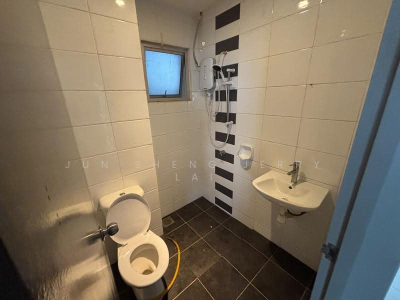 Kondominium untuk Disewa di Lagoon Suites - Jun Sheng Jerry Lai - Bathroom - PropertyGuru.com.my