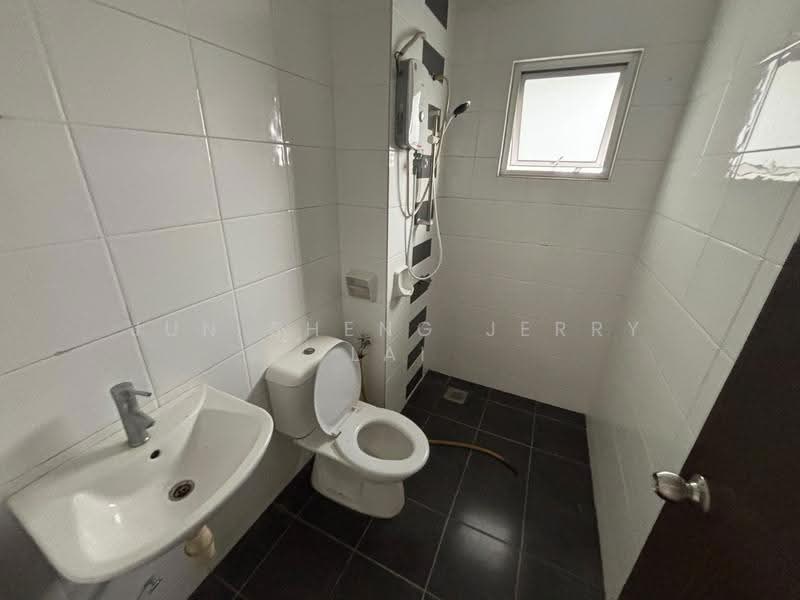 Kondominium untuk Disewa di Lagoon Suites - Jun Sheng Jerry Lai - Bathroom - PropertyGuru.com.my
