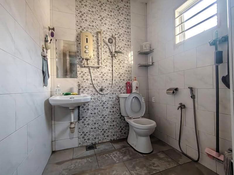 Rumah Teres 1-Tingkat untuk Dijual di Balakong (Selangor) - Terry Yee - Bathroom - PropertyGuru.com.my