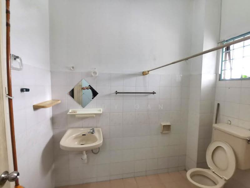 2-storey Terraced House for Sale in Usj 13 (Subang Jaya) - Andy Gan - Bathroom - PropertyGuru.com.my