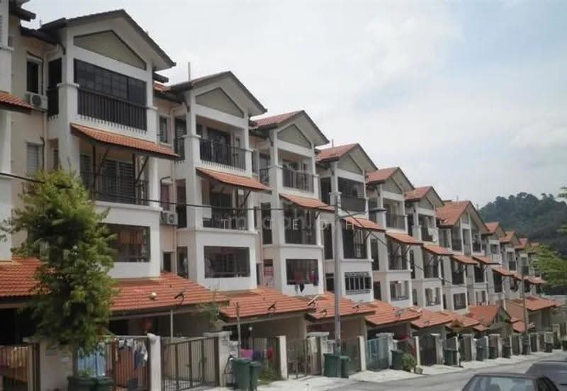 Rumah Bandar untuk Dijual di Taman Amansiara (Rawang) - KT Teoh - Exterior - PropertyGuru.com.my