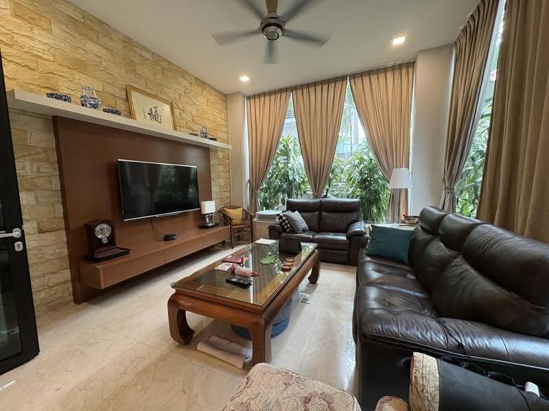 Rumah Banglo untuk Dijual di Bukit Gita Bayu (Seri Kembangan) - Jovin Cheor - Living Room - PropertyGuru.com.my