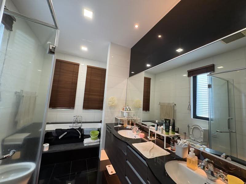 Rumah Banglo untuk Dijual di Bukit Gita Bayu (Seri Kembangan) - Jovin Cheor - Bathroom - PropertyGuru.com.my