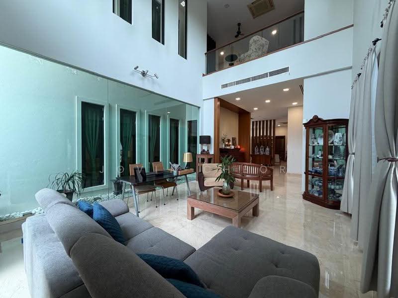 Bungalow House for Sale in Bukit Gita Bayu (Seri Kembangan) - Jovin Cheor - Living Room - PropertyGuru.com.my